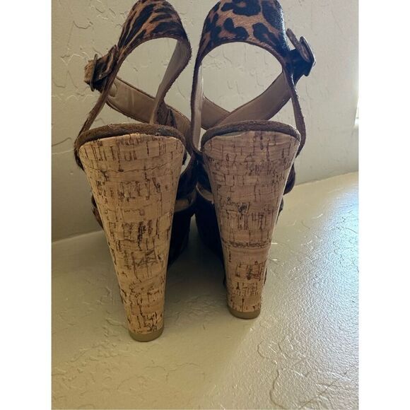 Chinese Laundry Cheetah Wedge - Picture 5 of 11